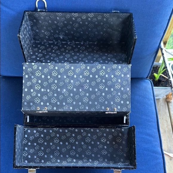 Caboodles Black Crocodile-Patterned Makeup Case - Picture 3 of 10